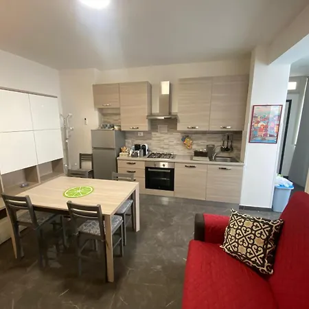 Little House * Ρέτζιο ντι Καλάμπρια